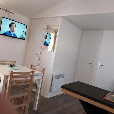 Mar Lestang Mobilhome 3chambres مكان تخييم *